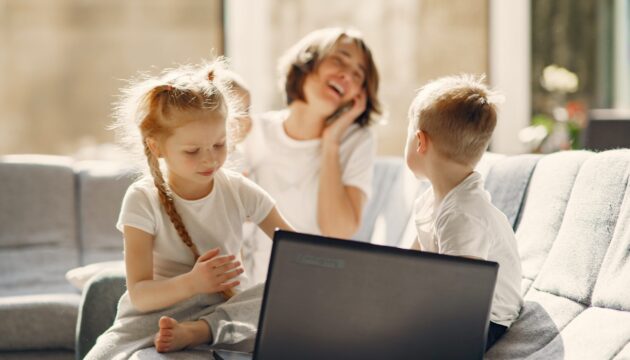 man-love-woman-internet-4017425