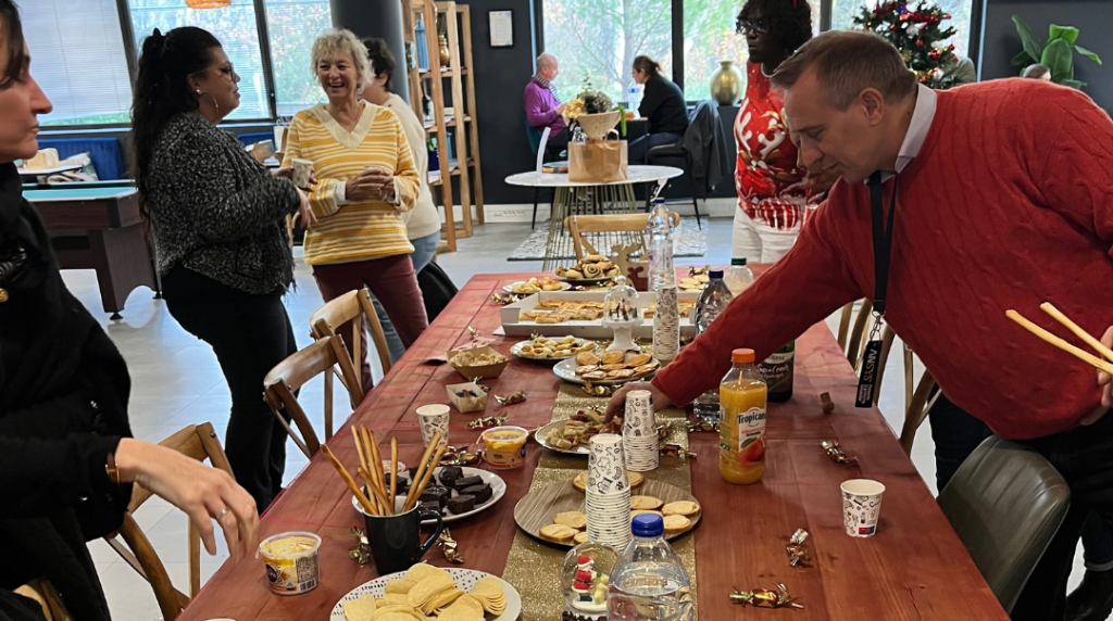 Repas de fin d’année partagé dans un espace de coworking